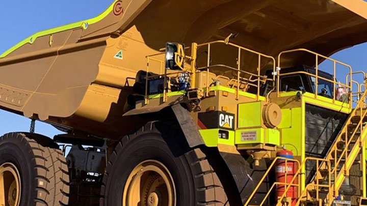 Um mega caminhão de mineração ‘fora de estrada’ em um design leve, com uma carroceria feita com o resistente, duro e tenaz aço Hardox®.