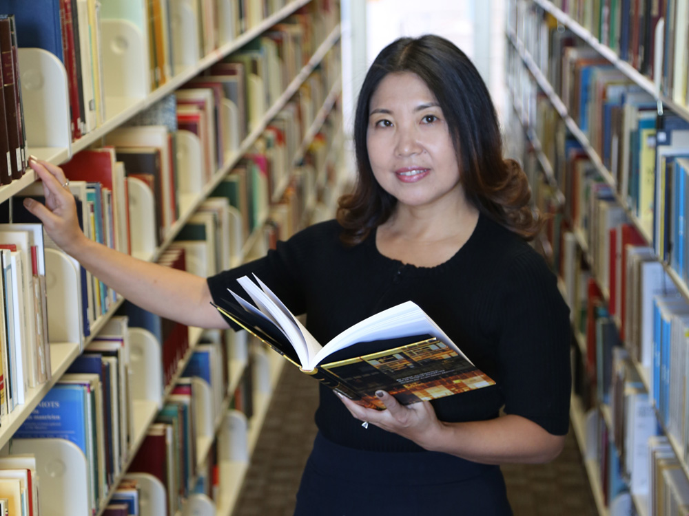 Lingyun Wei receives Women of Excellence in Metalforming & Fabricating Award