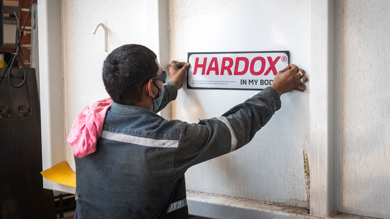 Users of Joper’s tipper bodies made from Hardox® steel say accidents are down by more than 30%