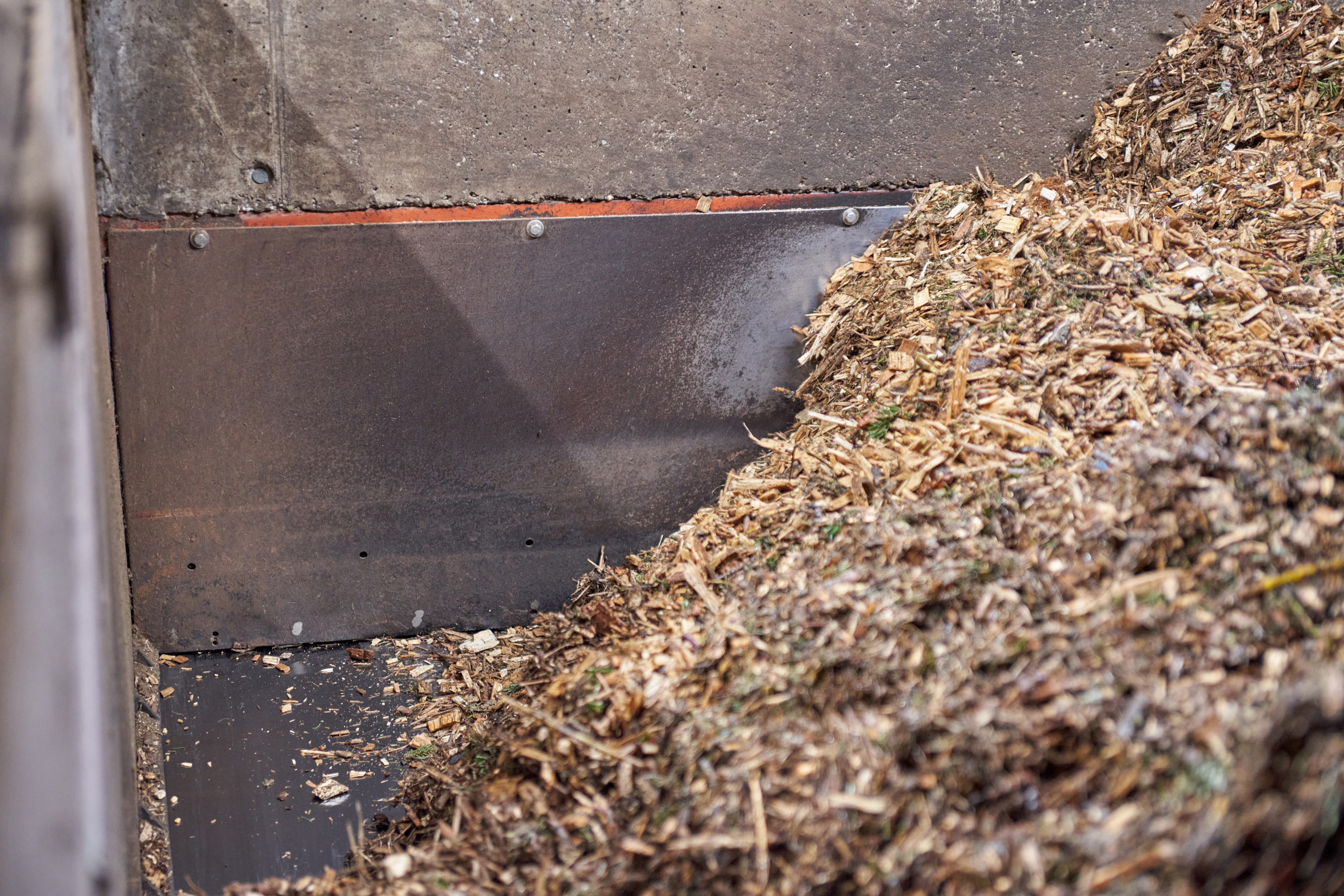 Auch die Wandungen im Materialbunker sind nun mit Hardox® HiAce ausgekleidet. 