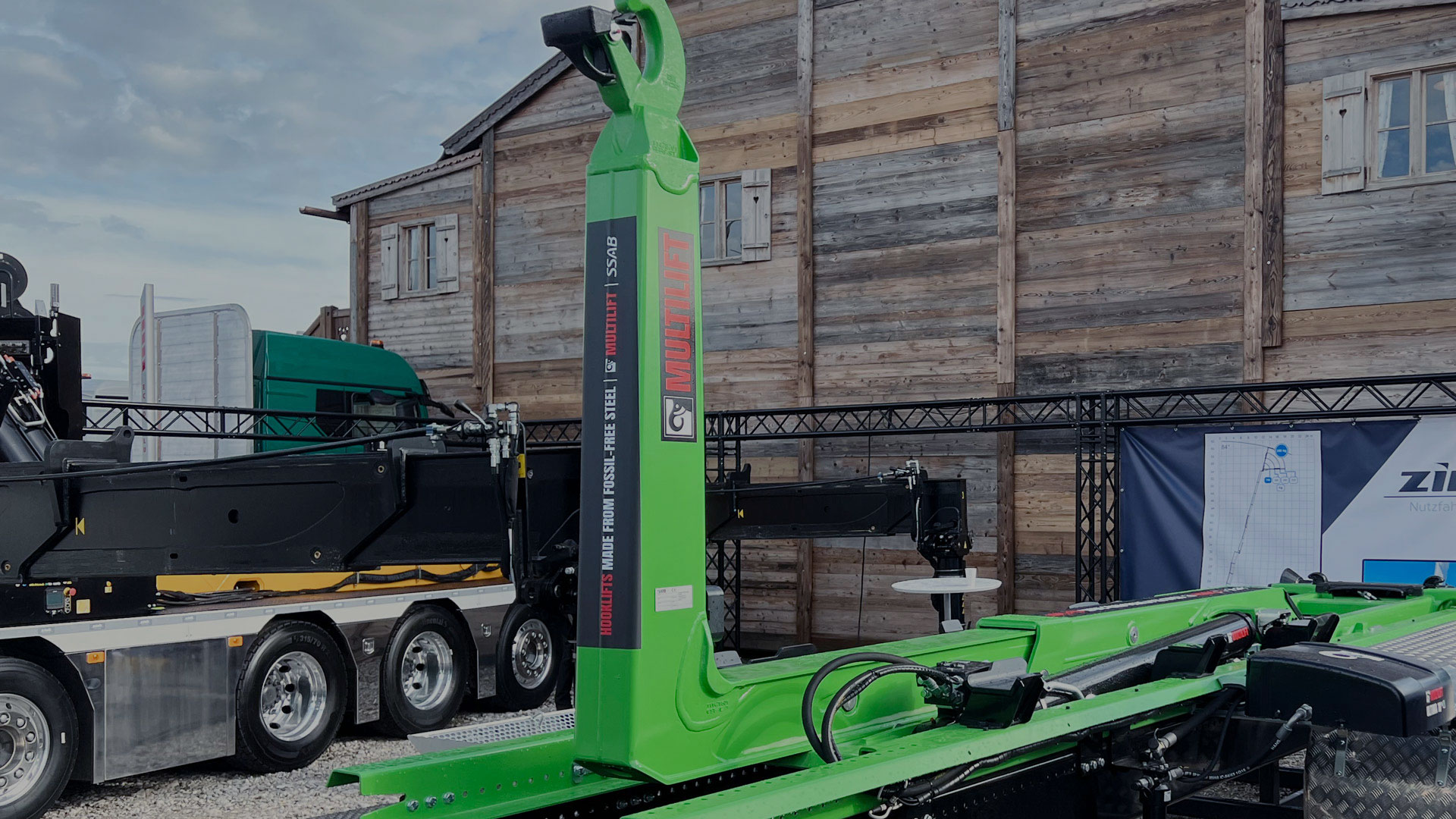 A new hooklift from Hiab made from fossil-free steel.
