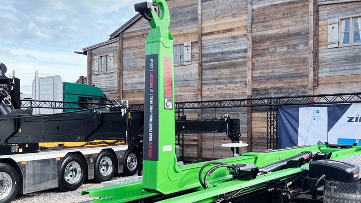 Maailman ensimmäinen fossiilivapaasta teräksestä valmistettu Multilift-koukkunostin, jonka valmistaja on Cargotec Hiab.