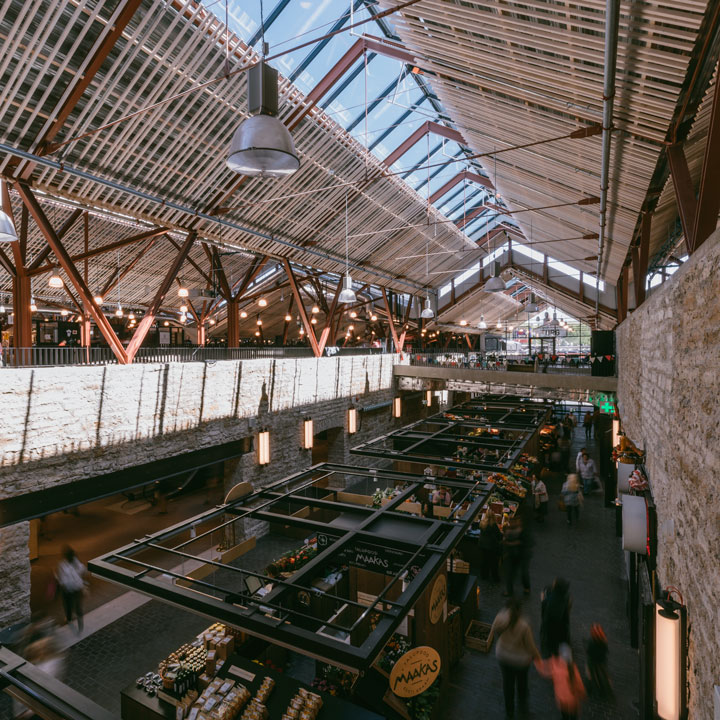 Tržnice Baltic Station Market zevnitř