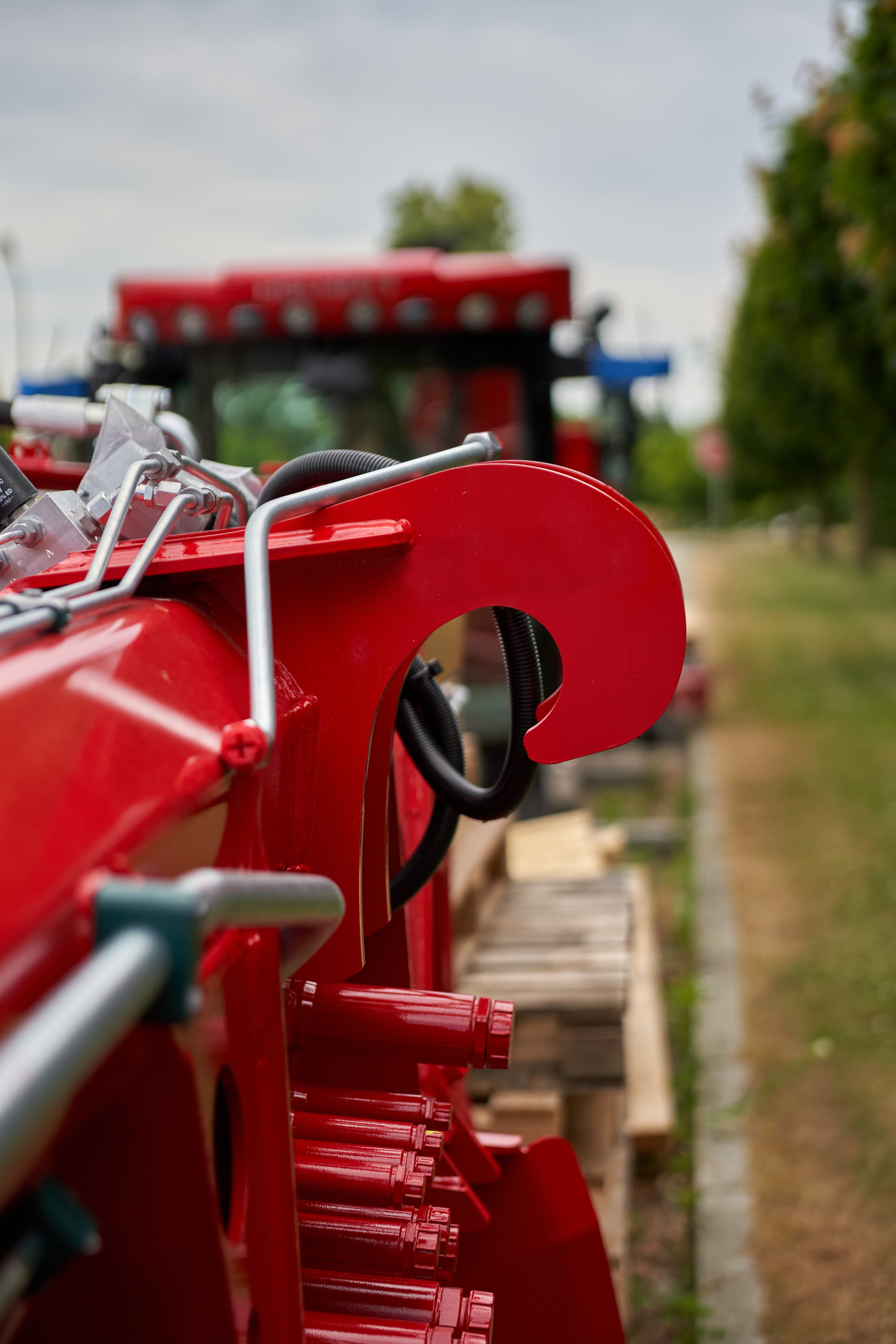 Die Aufnahmehaken am Rodeaggregat sind ebenfalls aus Hardox® Verschleißblech. 