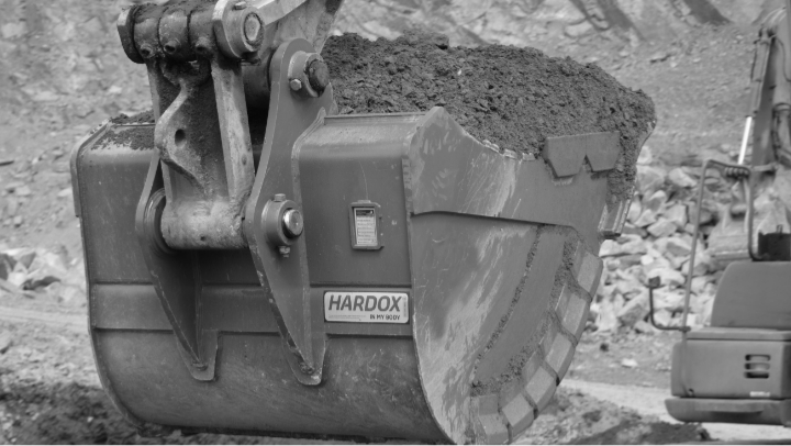 A digger loading into a truck body made in strong and tough Hardox® 450 steel