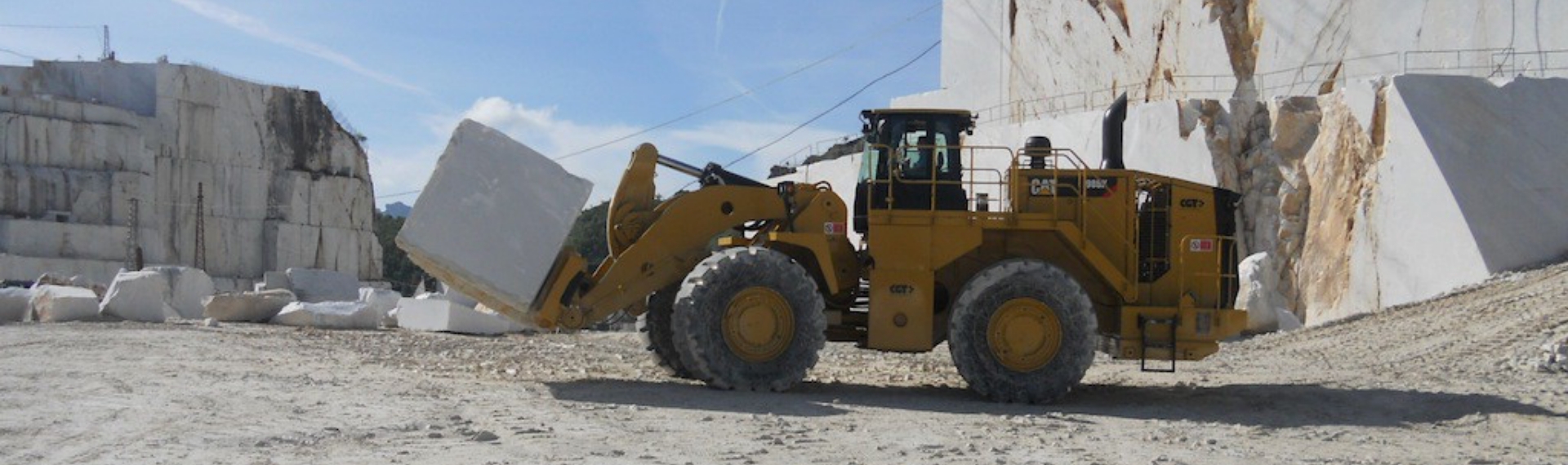 An enormous yellow excavator bucket made in Hardox® 450 steel.