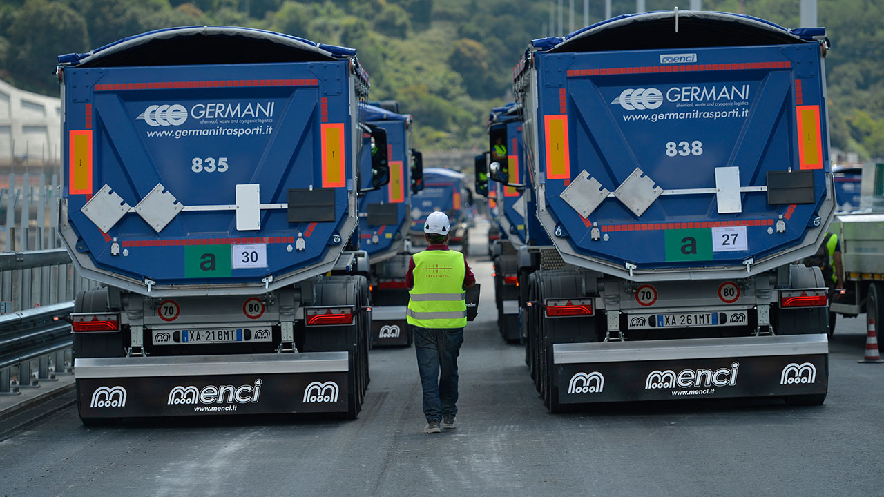 L’acciaio Hardox® nei mezzi usati per la ricostruzione del Ponte Morandi