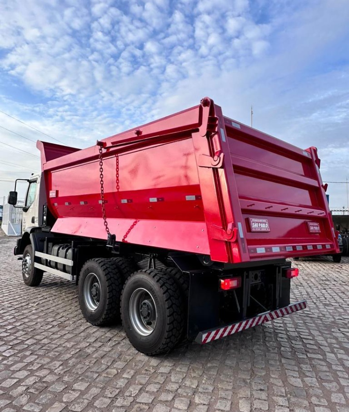 	“O que nos levou a adotar o aço Hardox® 500 Tuf foram as informações sobre o produto, que o torna único no mercado. Trabalhamos há décadas com o Hardox® 450 mas avaliamos junto ao suporte da SSAB, fizemos pesquisas e estudos e foi uma aposta positiva”, diz Matusalém