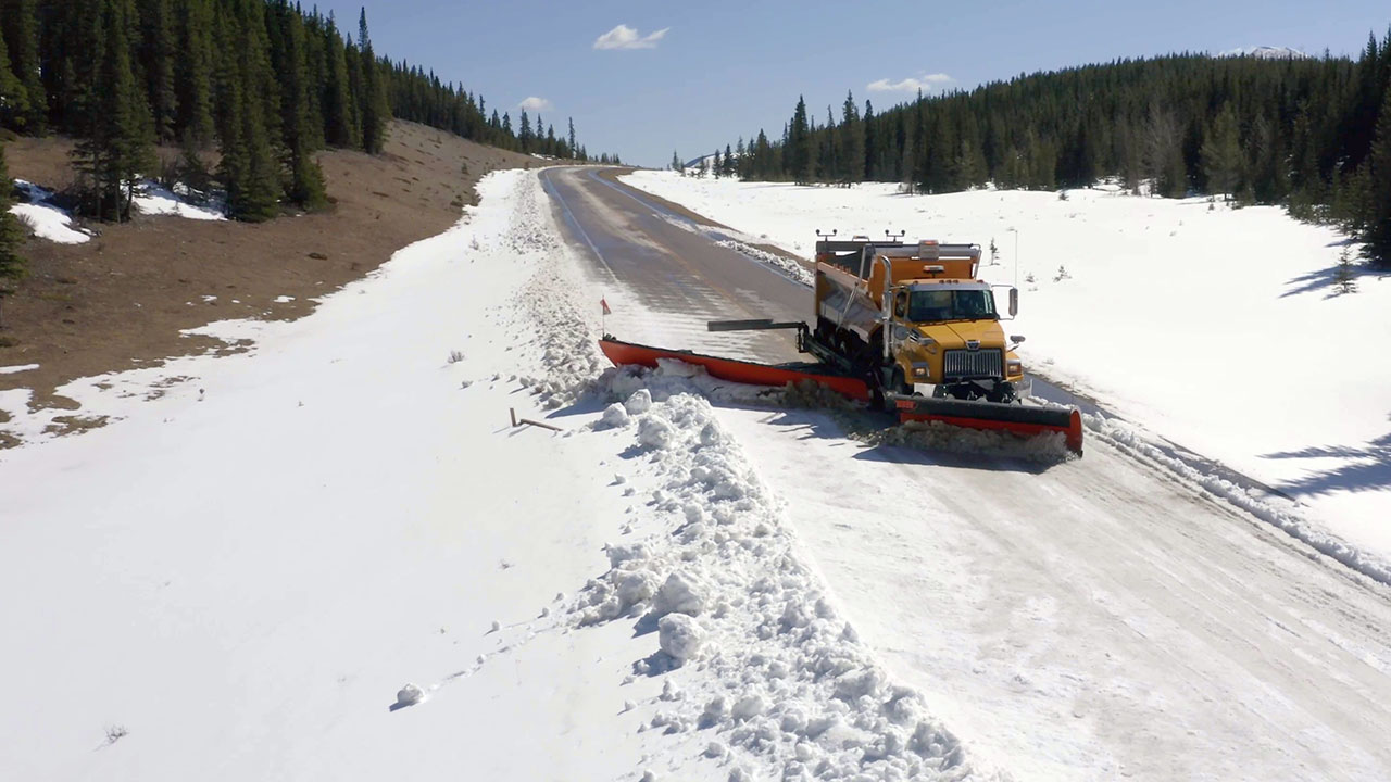 Side dump trailers move massive loads of aggressive material and offer safe stability for offloading.