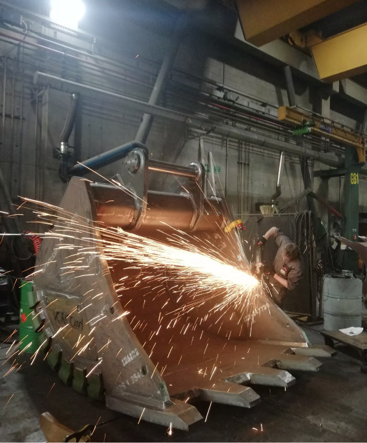 Fabricación de un cangilón de retroexcavadora de Hardox® In My Body en la planta de Verco