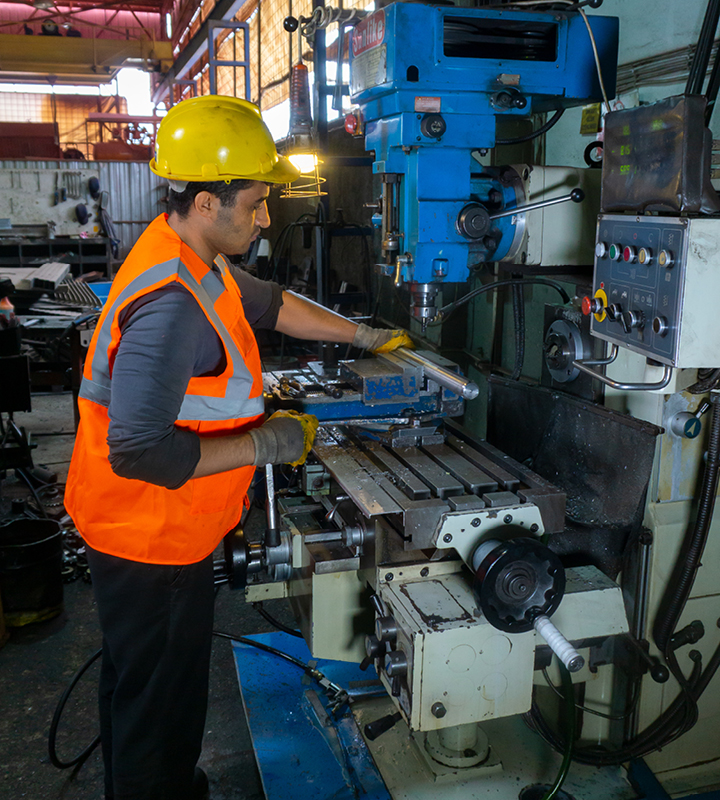 Hardox® steel round bars being machined with ordinary machinery 