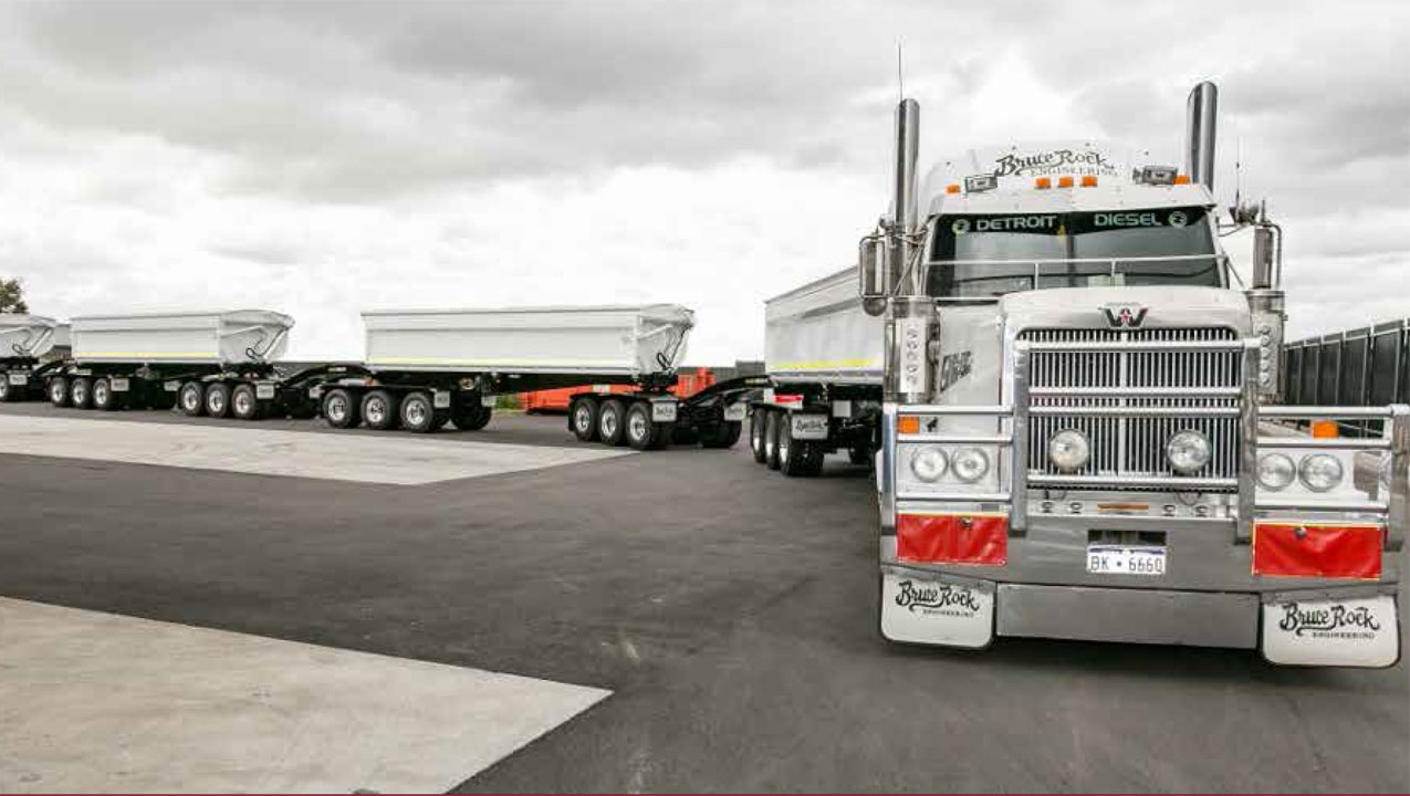 Camion à benne basculante en acier Hardox® 500 Tuf avec une conception conique des panneaux latéraux