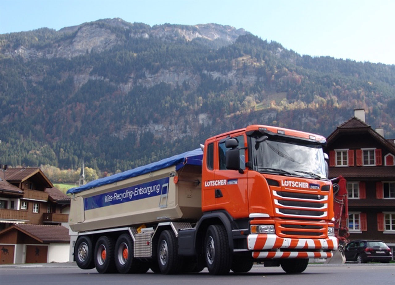 Camion à benne basculante en acier Hardox® 500 Tuf avec une conception conique des panneaux latéraux