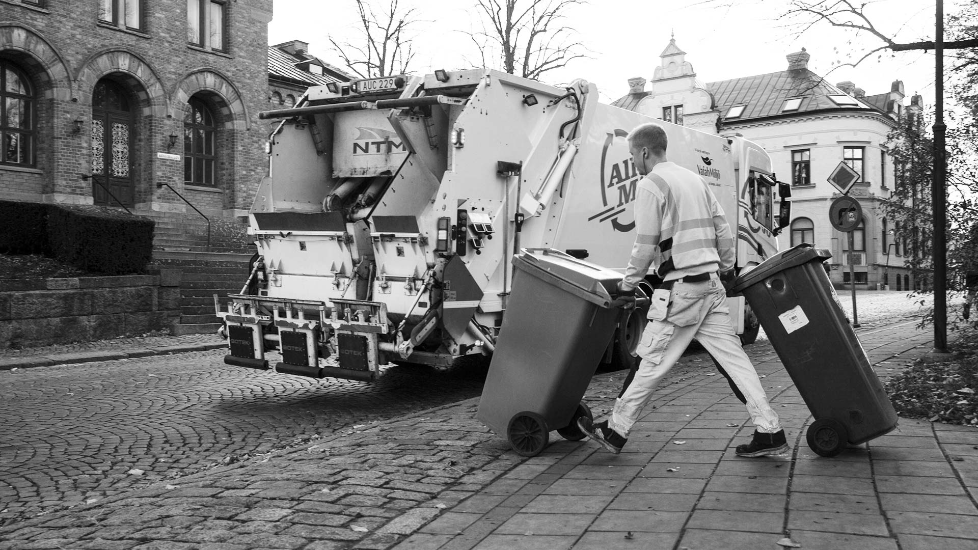 Crushers, grapples, refuse trucks