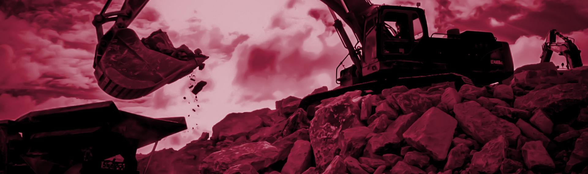 用Hardox 450钢制成的挖掘机铲斗在辛勤地进行挖掘磨蚀性岩石的作业。