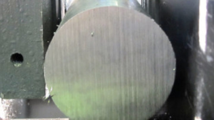  Un cilindro de acero Hardox® cortado con sierra de cinta y recomendaciones sobre cómo hacerlo.
