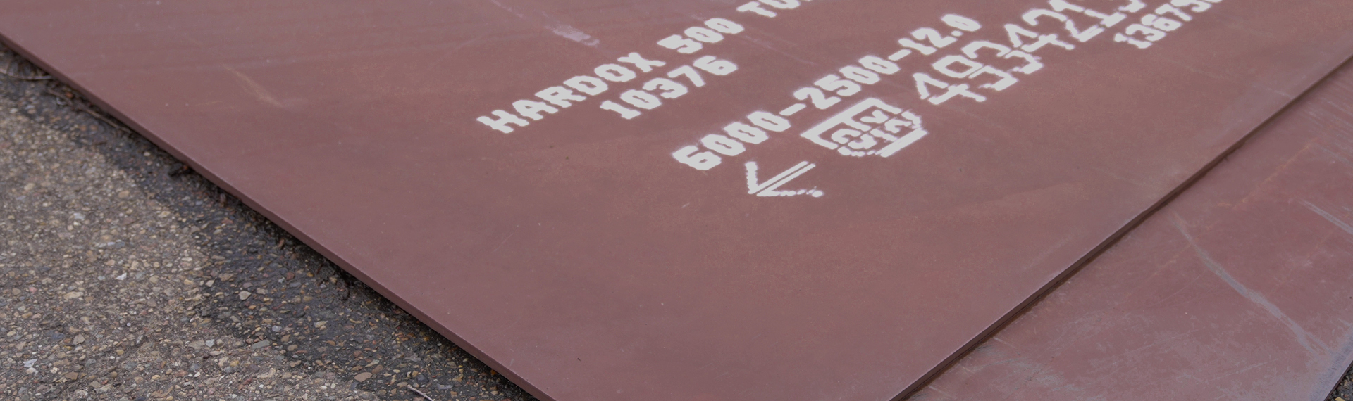 A plate of Hardox® 500 Tuf wear steel, with the heading “Hardox® wear plate trademark guidelines”.
