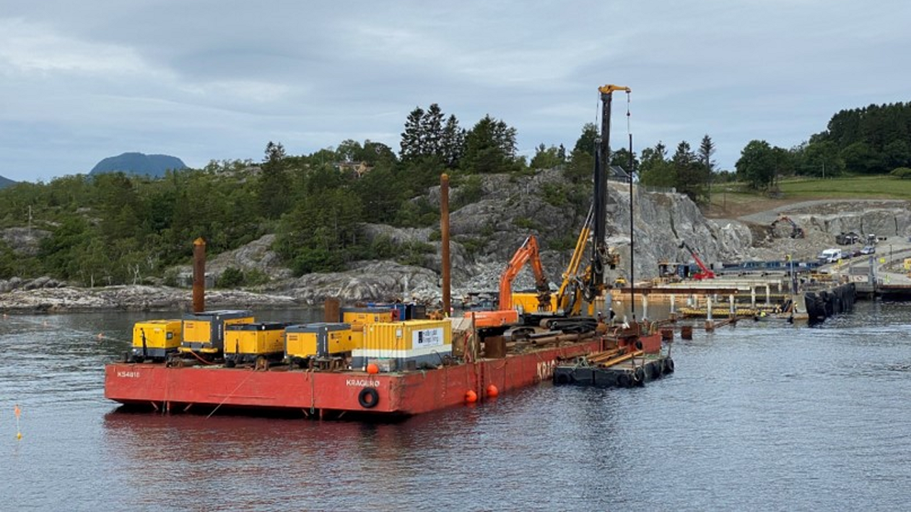 Pile installation, Norwegian fjords, electric ferries, terminal extension, steel pipe piles,drilled steel piles
