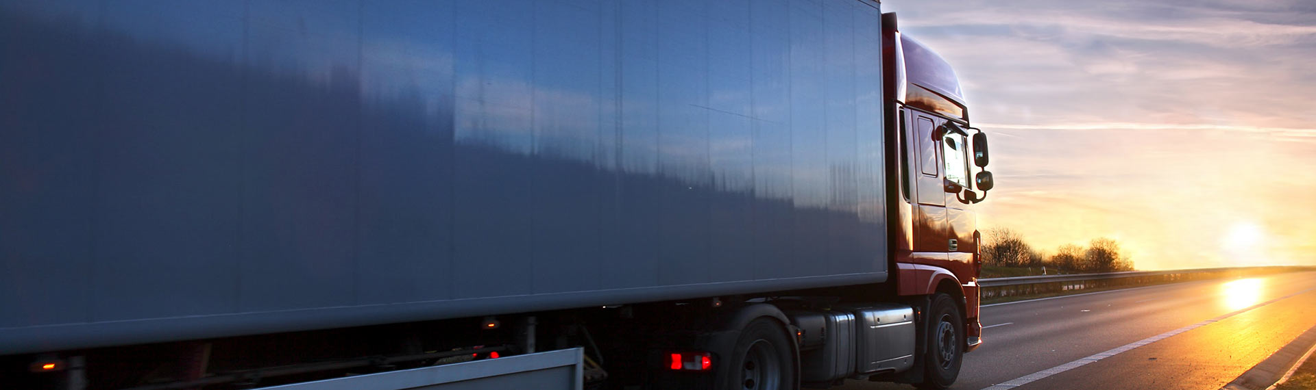 Camion sur la route.