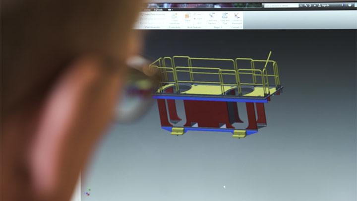 コンピュータで作業するエンジニア