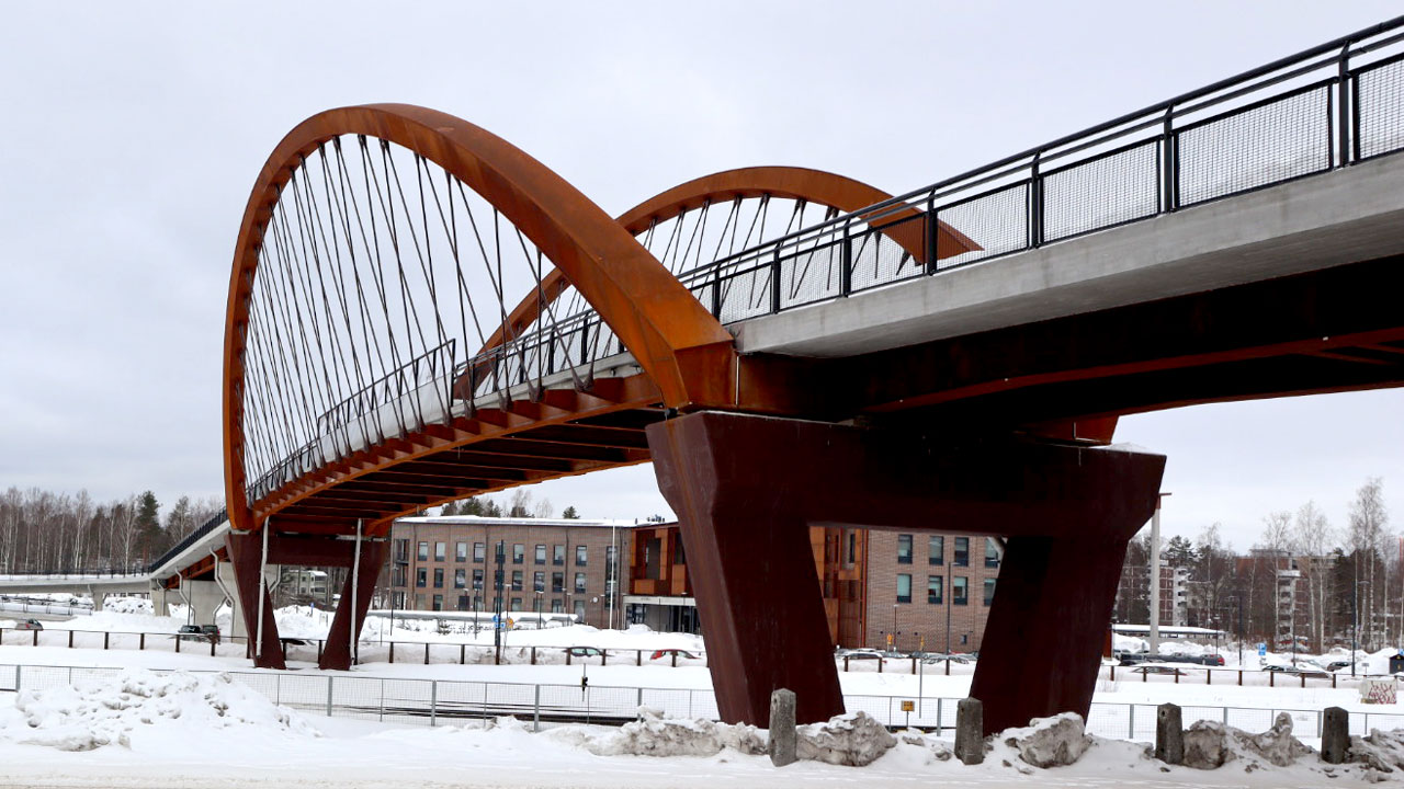 SSAB Weathering steel in pedestrian bridge design: Staying