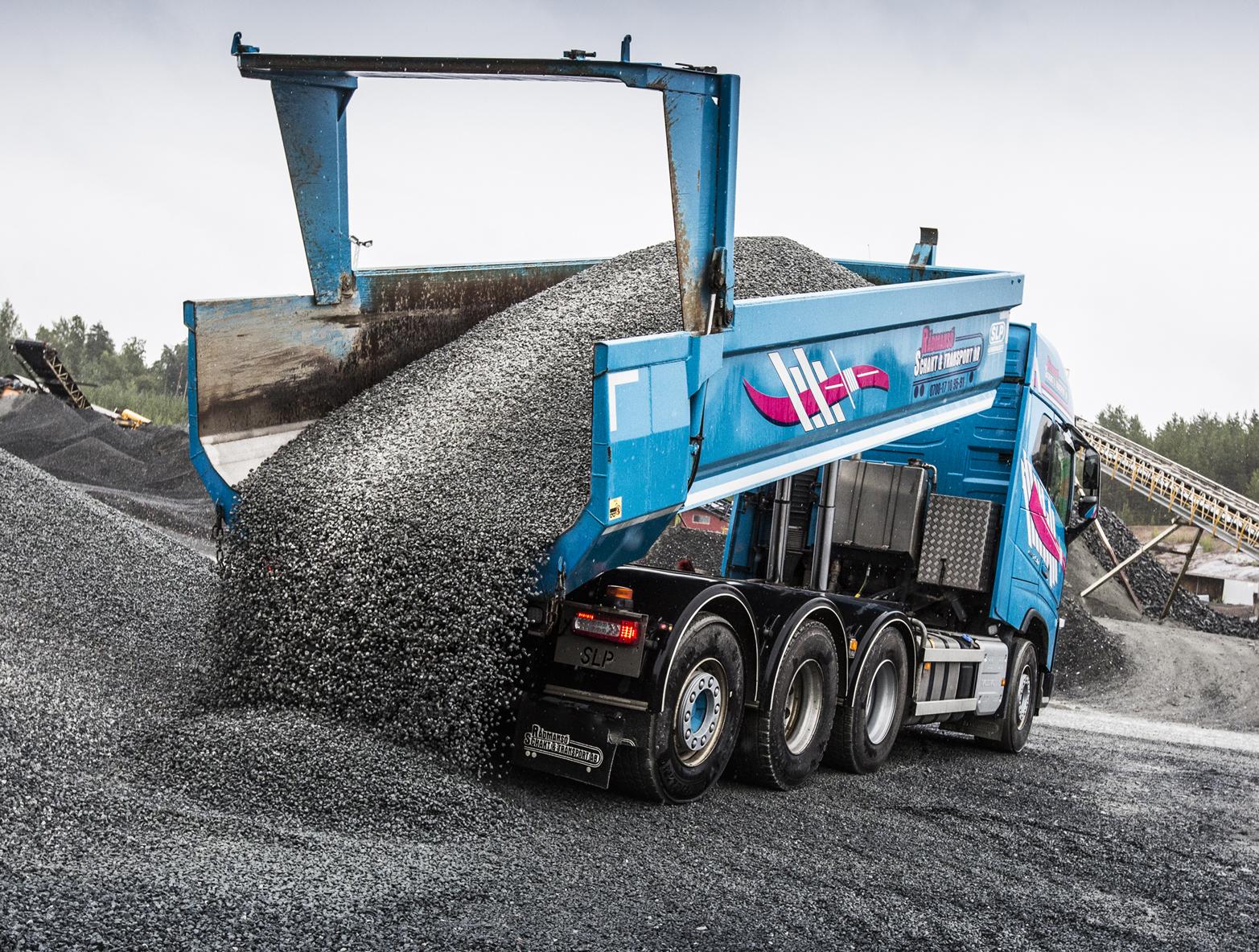 Introducing Hardox® 500 Tuf: The new generation of Hardox® wear plate for tipper bodies, buckets and containers