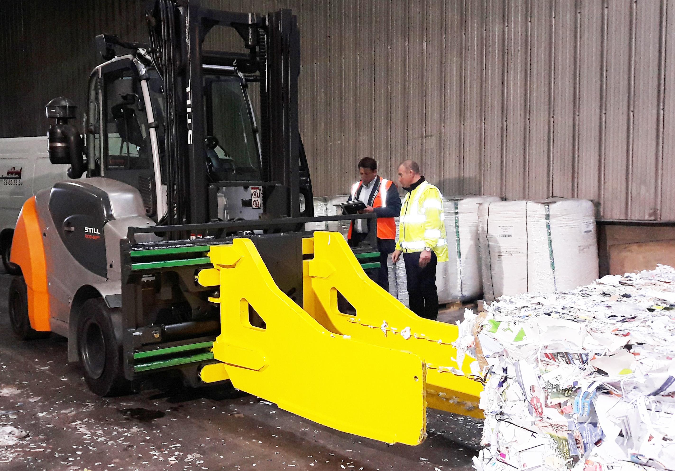 Innovative bale clamp for forklift wins Hardox Wearparts® Award